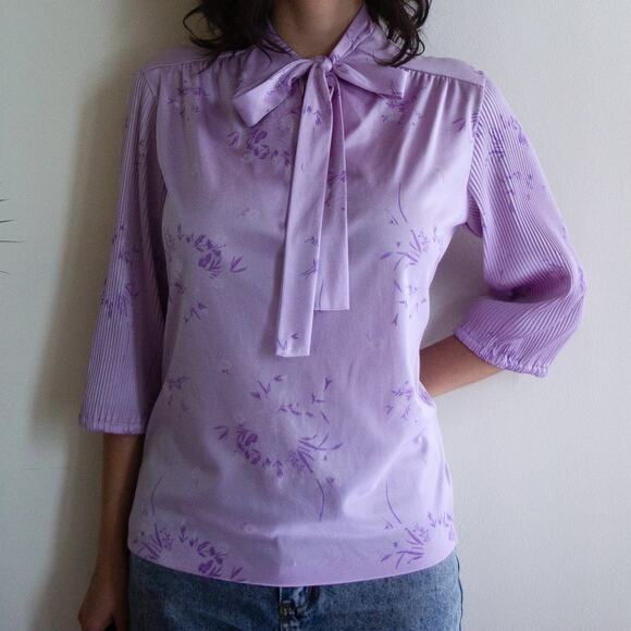 VINTAGE LILAC FLORAL PRINT BOW BLOUSE (S) - Picture 2 of 4